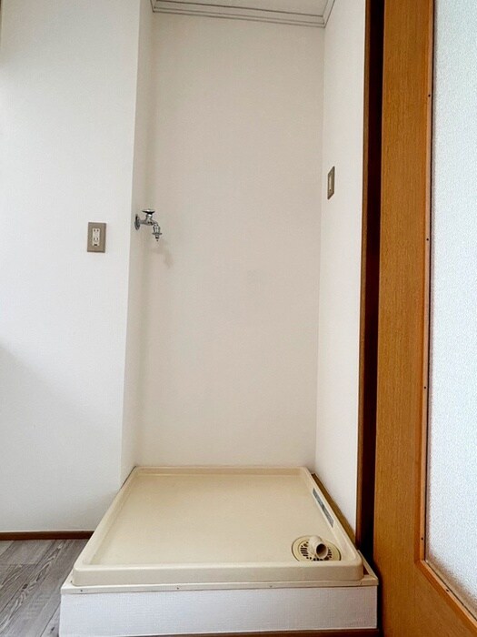 物件内観写真14　(洗濯機置場)