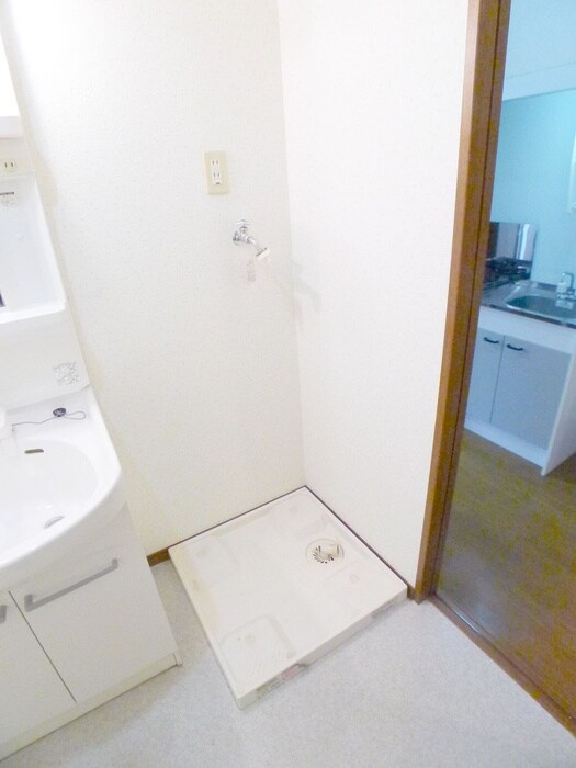 物件内観写真13　(洗濯機置場)