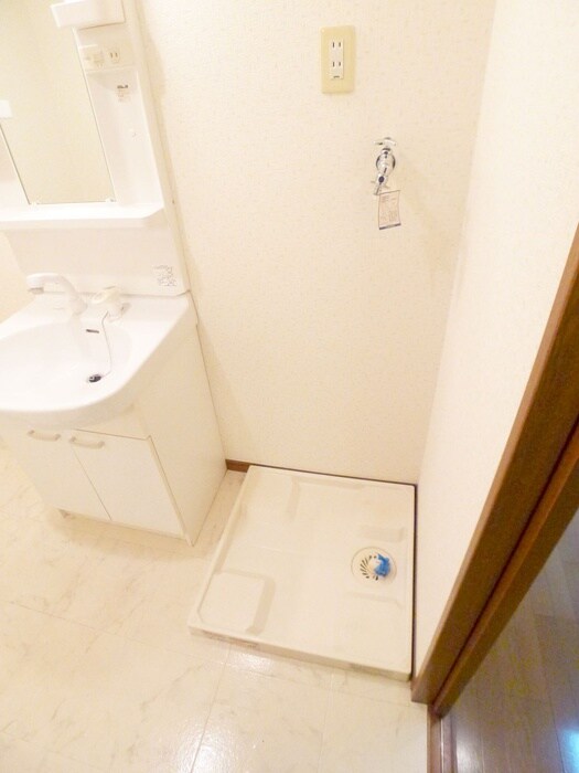 物件内観写真13　(洗濯機置場)