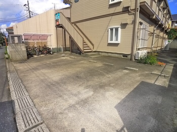 物件外観写真3　(駐車場)