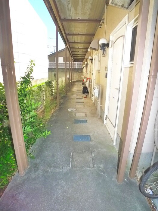 物件外観写真4　(エントランス部分)