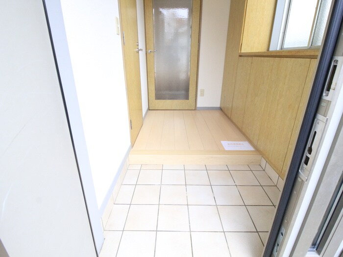 物件内観写真7　(玄関)