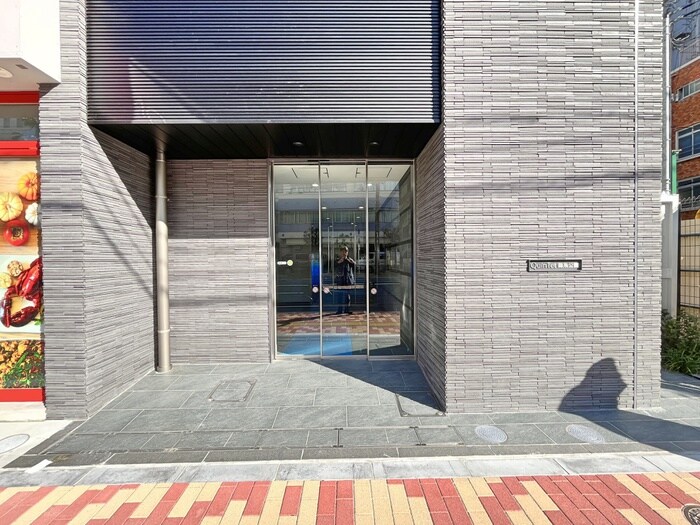 物件外観写真2　(エントランス部分)