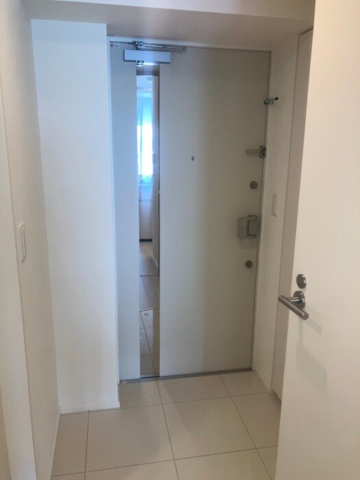 物件内観写真17　(玄関)