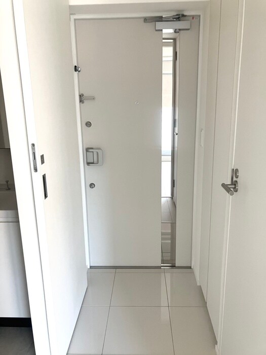 物件内観写真18　(玄関)