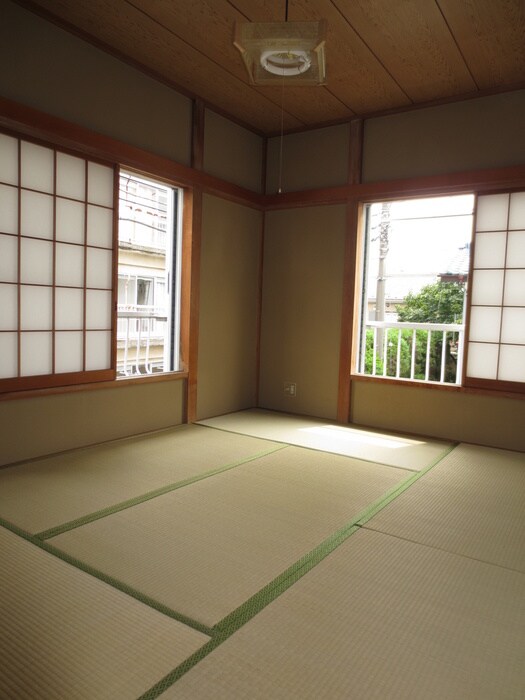 物件内観写真7　(室内からの展望)