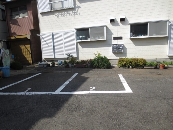 物件外観写真3　(駐車場)