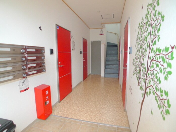 物件外観写真2　(エントランス部分)