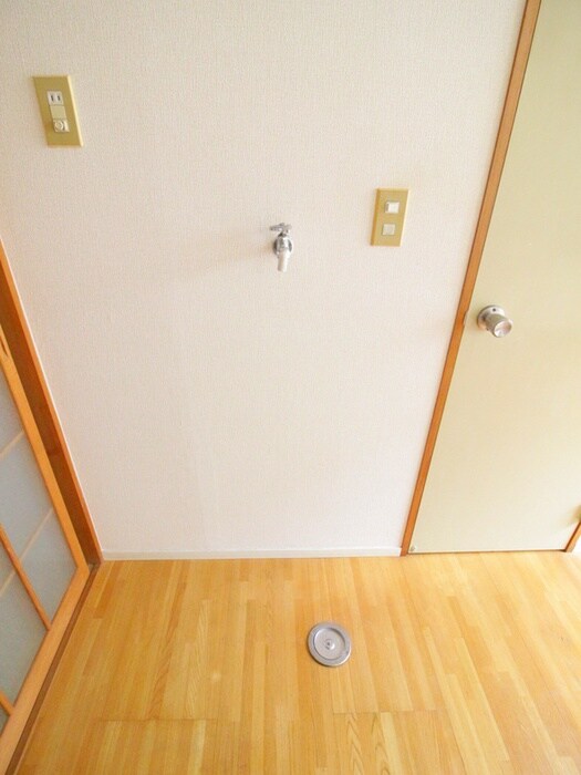 物件内観写真10　(洗濯機置場)