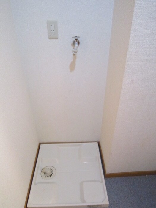 物件内観写真9　(洗濯機置場)