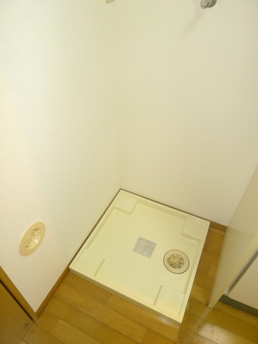 物件内観写真12　(洗濯機置場)