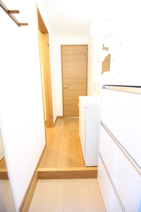 物件内観写真17　(廊下)