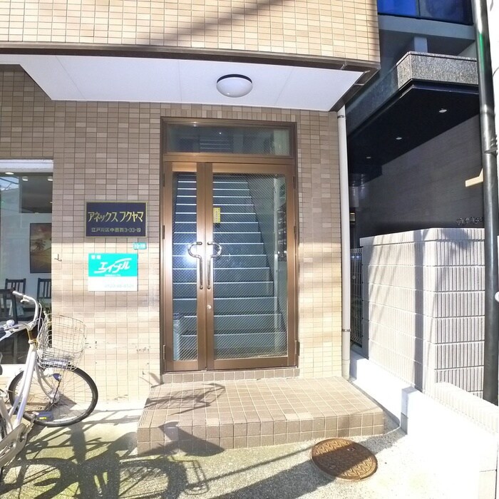 物件外観写真4　(エントランス部分)