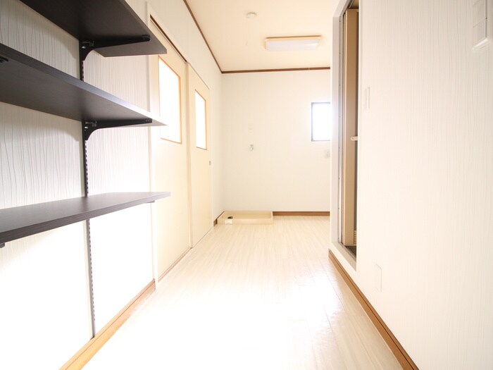 物件内観写真11　(玄関)