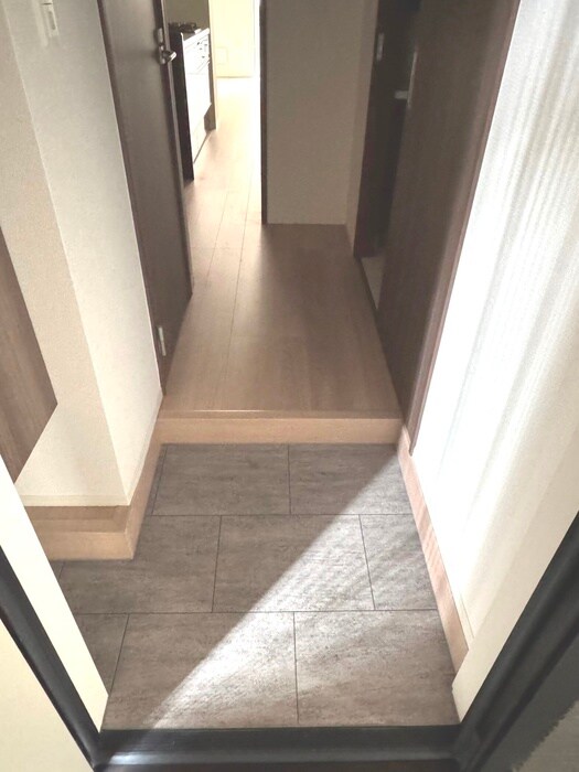 物件内観写真16　(玄関)