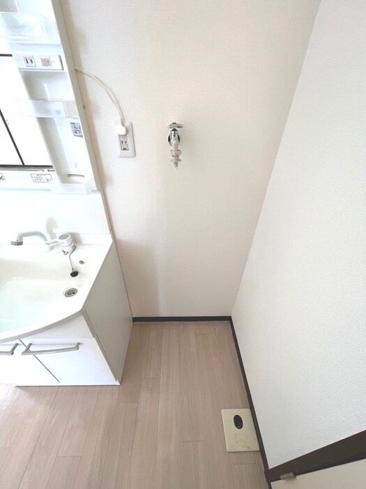 物件内観写真16　(洗濯機置場)