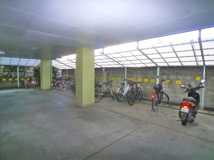 物件外観写真3　(駐輪場)