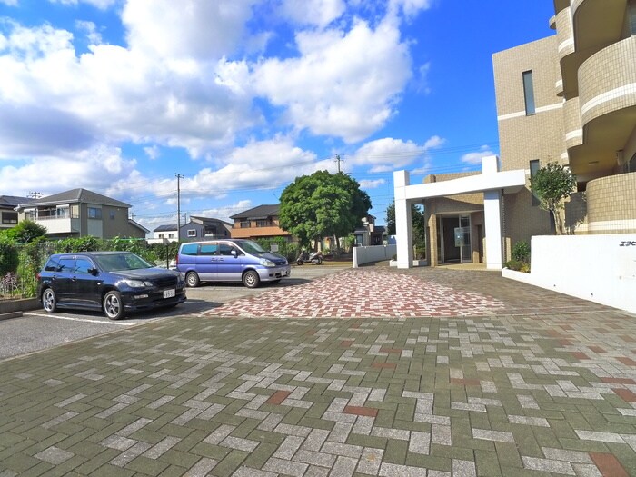 物件外観写真2　(駐車場)