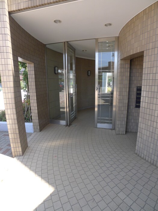 物件外観写真5　(エントランス部分)