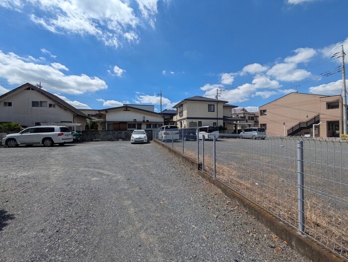 物件外観写真4　(駐車場)