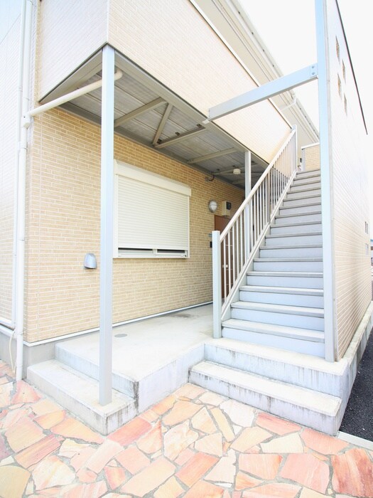 物件外観写真4　(エントランス部分)