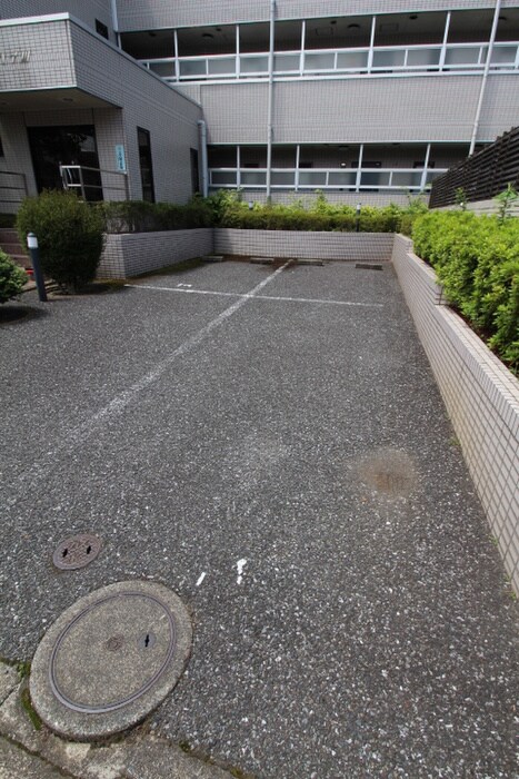 物件外観写真5　(駐車場)