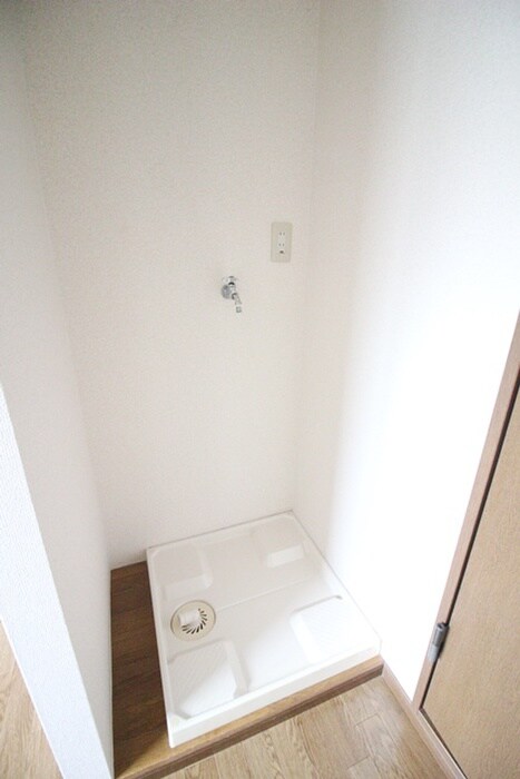 物件内観写真16　(洗濯機置場)