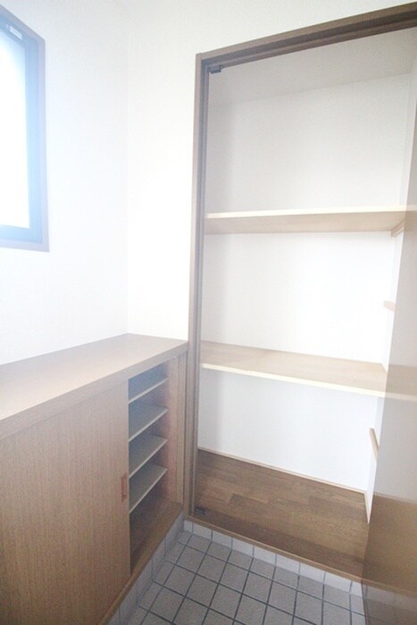 物件内観写真18　(靴箱)