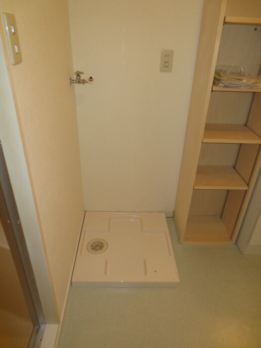 物件内観写真7　(洗濯機置場)