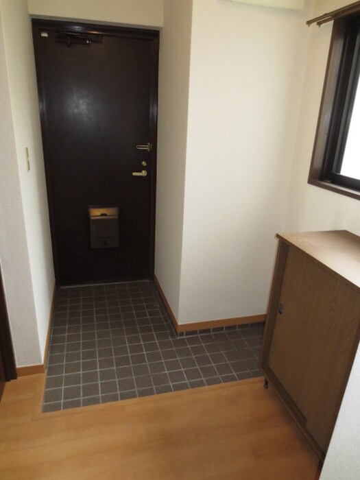 物件内観写真12　(玄関)