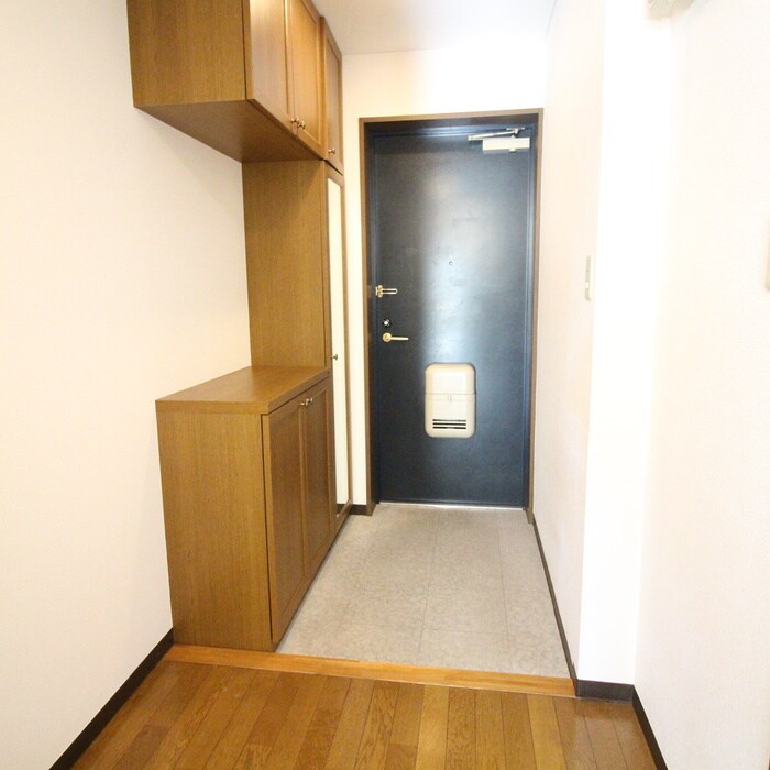 物件内観写真4　(玄関)