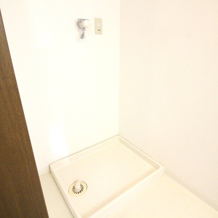 物件内観写真5　(洗濯機置場)