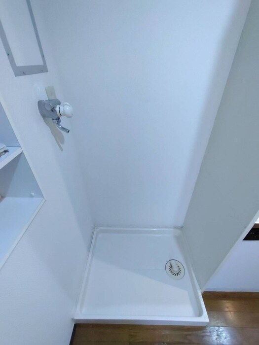 物件内観写真8　(洗濯機置場)