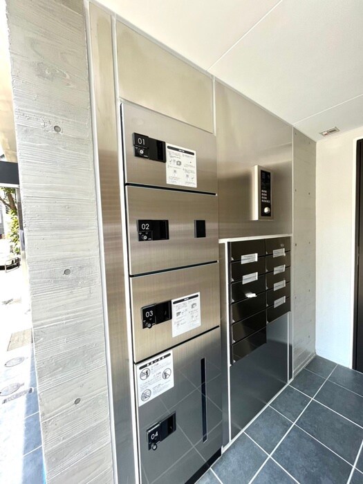 物件外観写真4　(エントランス部分)