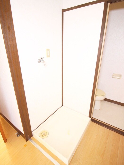 物件内観写真11　(洗濯機置場)