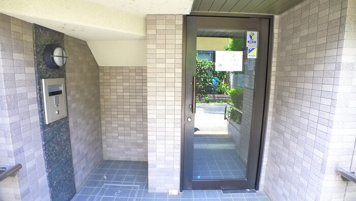 物件外観写真4　(エントランス部分)