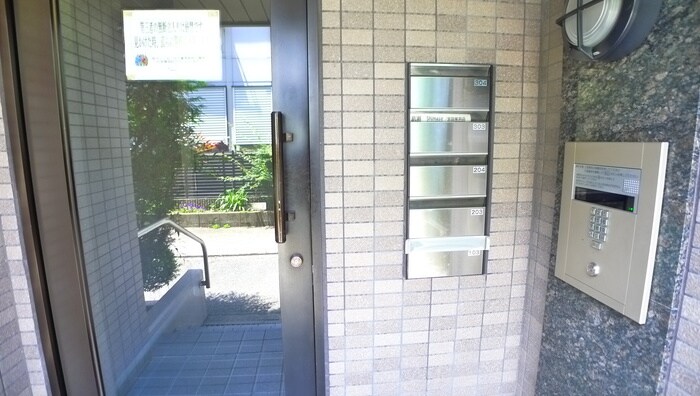 物件外観写真5　(エントランス部分)