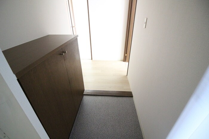 物件内観写真16　(玄関)