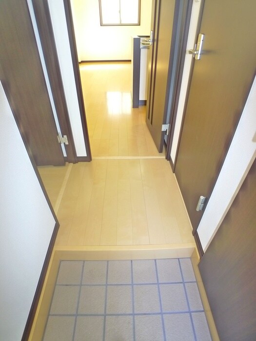 物件内観写真9　(玄関)
