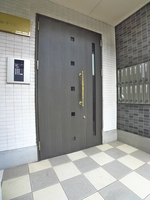 物件外観写真3　(エントランス部分)