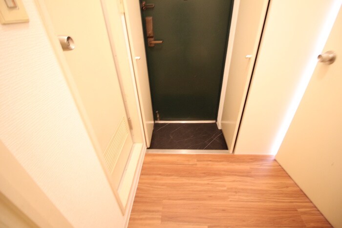 物件内観写真16　(玄関)