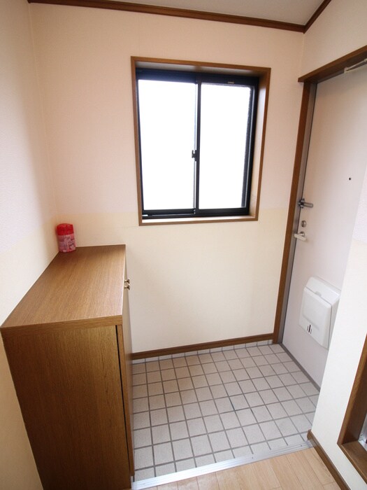 物件内観写真6　(玄関)