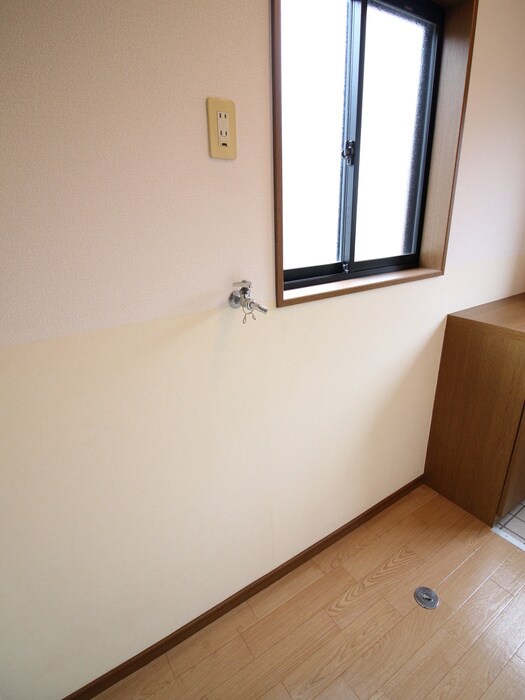 物件内観写真8　(洗濯機置場)