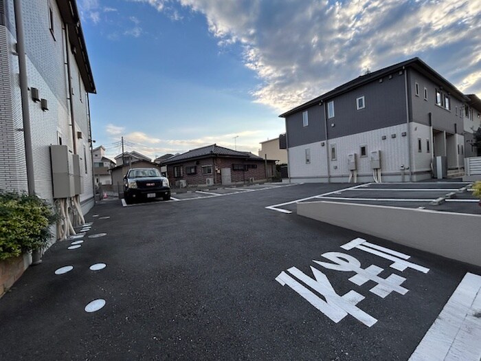 物件外観写真3　(駐車場)