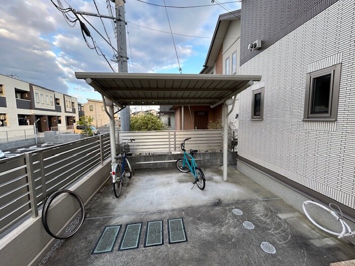 物件外観写真4　(駐輪場)