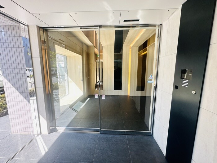 物件外観写真3　(エントランス部分)