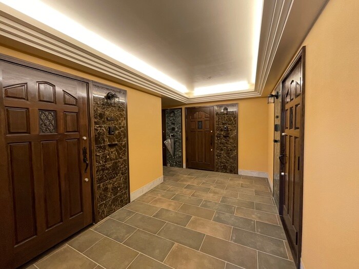 物件外観写真4　(エントランス部分)