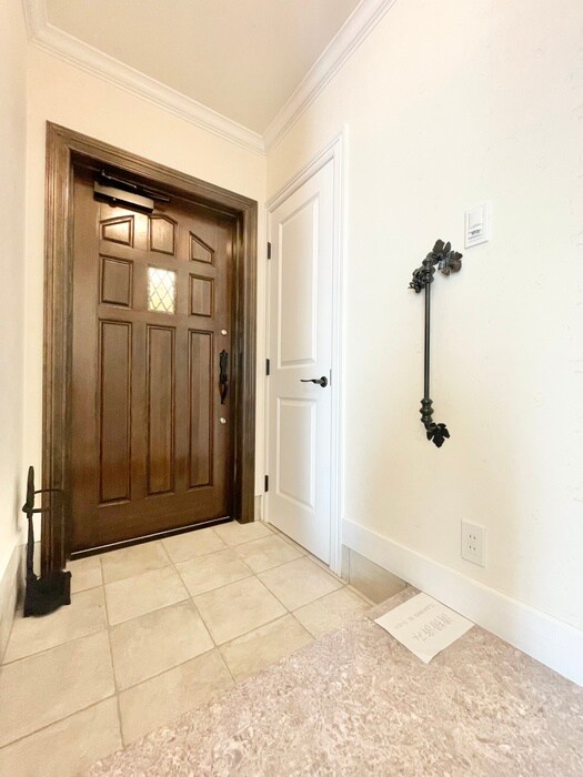 物件内観写真13　(玄関)