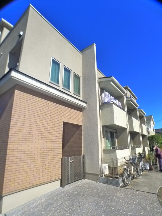 物件外観写真2　(外観写真)