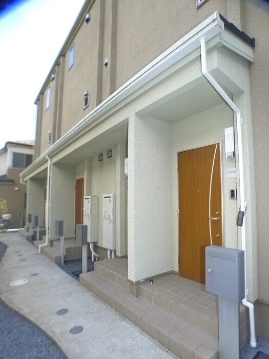 物件外観写真4　(エントランス部分)